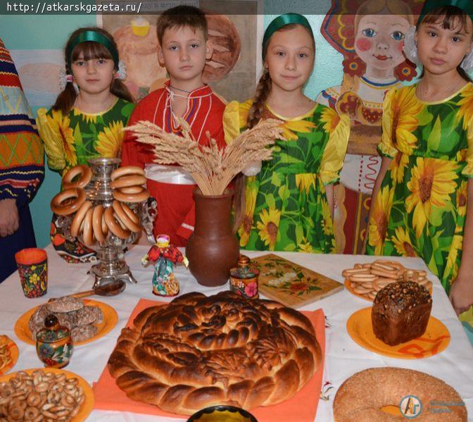 В школе №6 прошел фестиваль хлеба «Аткарская земля – хлебосольная земля»