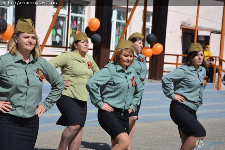 В школе №6 состоялся победный парад (ФОТОРЕПОРТАЖ)