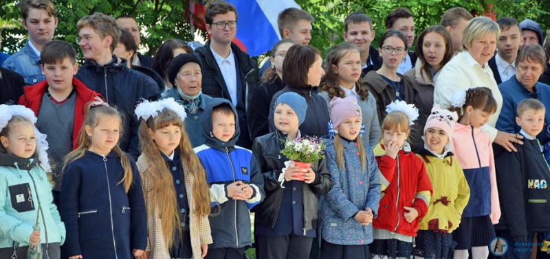 В школе №9 последний звонок прозвенел для сорока выпускников