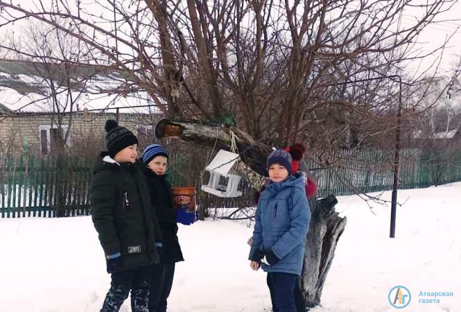В школьном саду Даниловки открылась птичья столовая