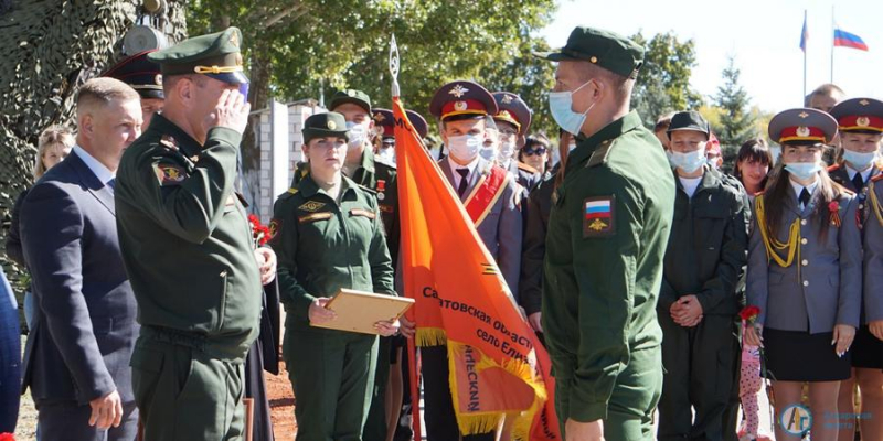 В воинской части под Аткарском открыли памятник героям