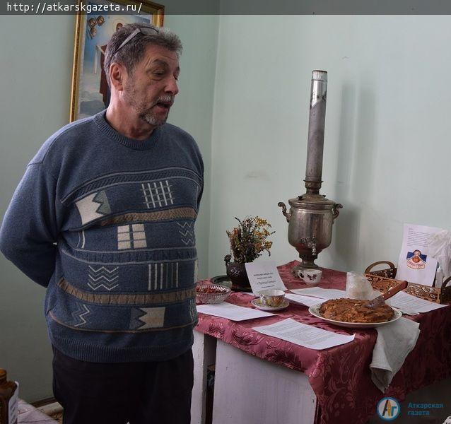 В воскресной школе Петропавловского храма прихожан угощали иван-чаем и луковым пирогом