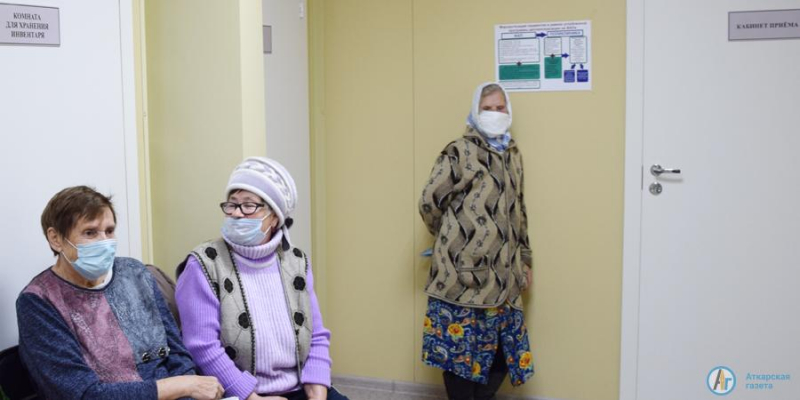 В Земляных Хуторах саратовские врачи приняли около 100 пациентов