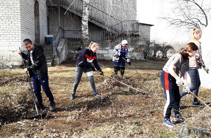 В Земляных Хуторах ученики преобразили школьную территорию