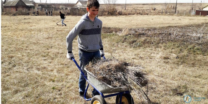 В Земляных Хуторах ученики преобразили школьную территорию