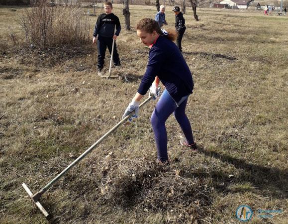 В Земляных Хуторах ученики преобразили школьную территорию