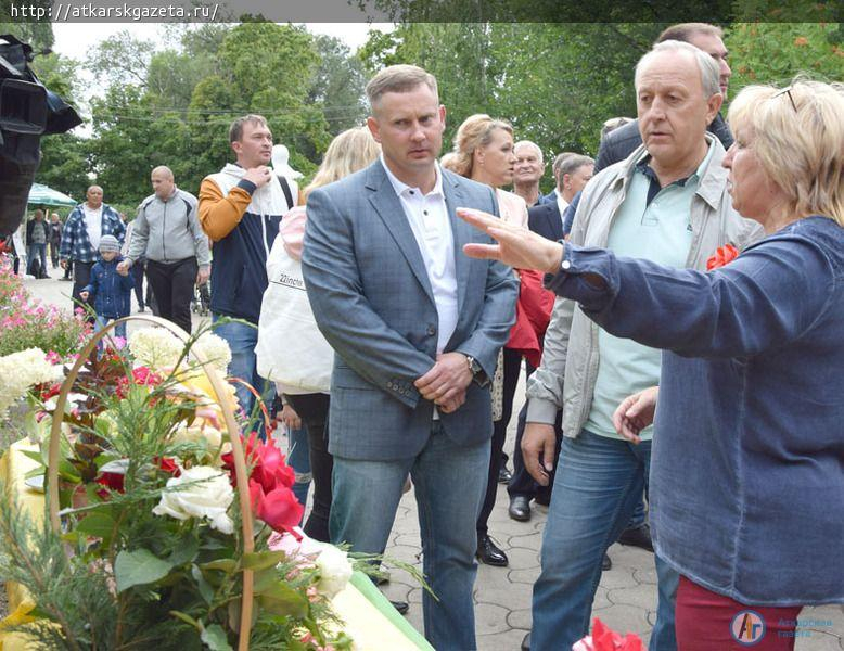 Валерий РАДАЕВ призвал выводить фестиваль "Аткарские розы" на мировой уровень
