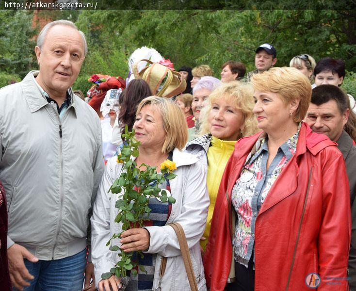 Валерий РАДАЕВ призвал выводить фестиваль "Аткарские розы" на мировой уровень