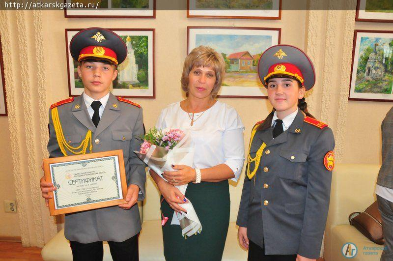 Валерий РАДАЕВ вручил  лучшему классу Аткарского района сертификат на поездку в Москву (ФОТО)
