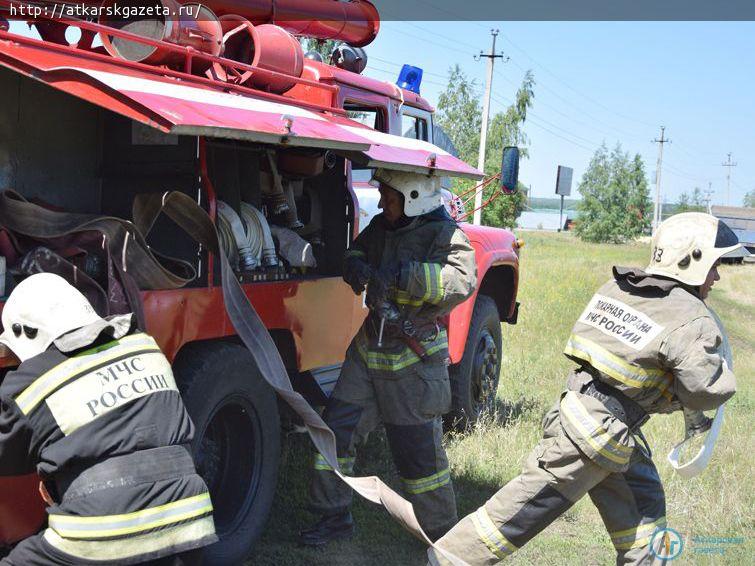Вчера в Аткарске горели мусорные свалки и сарай