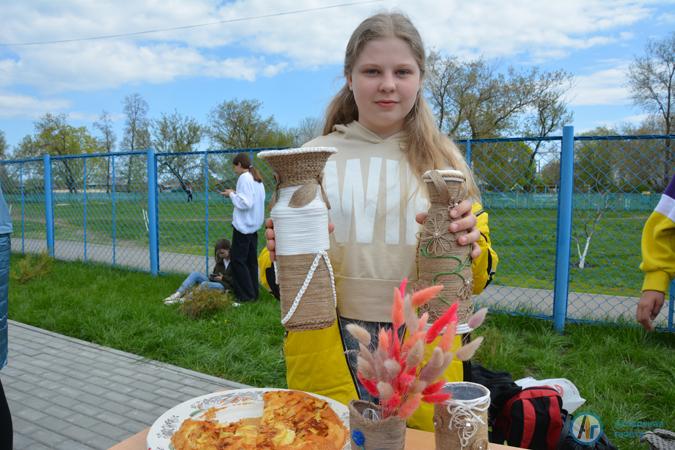 «Дети – детям»: в школе № прошла благотворительная ярмарка | НИОС