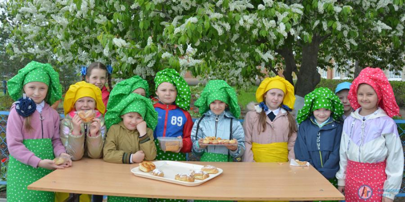 Весенняя ярмарка в школе №10 становится праздником для детей и родителей