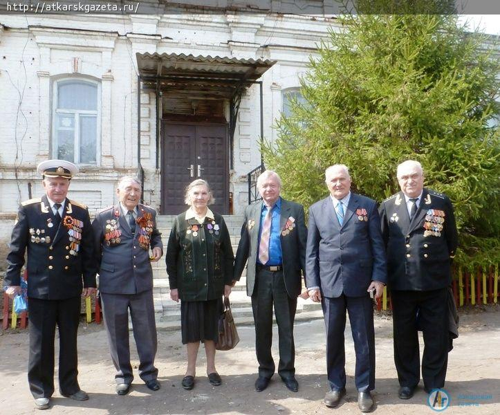 Ветераны передали даниловским школьникам копию Знамени Победы
