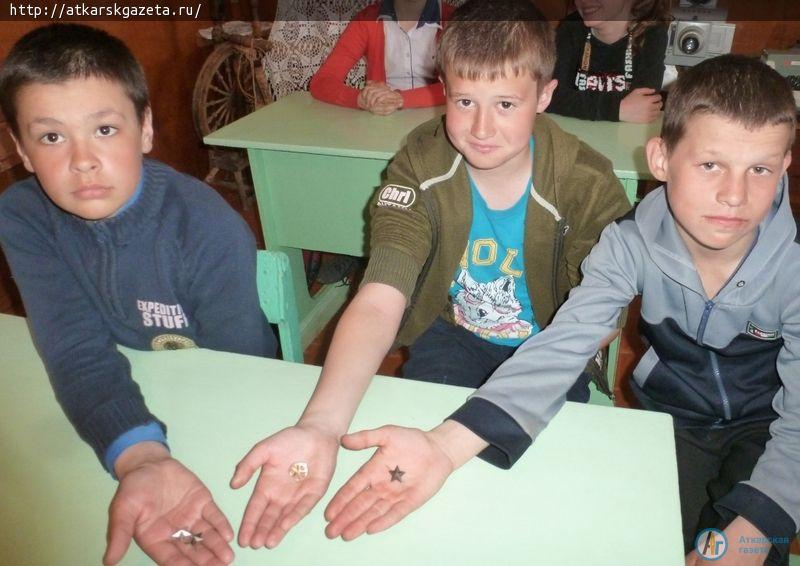 Ветераны передали даниловским школьникам копию Знамени Победы