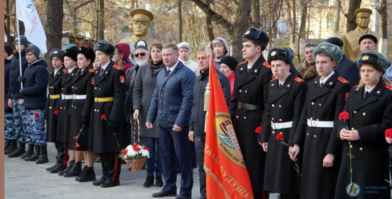 Виктор ЕЛИН и Валерий ЧИРКОВ возложили цветы к Мемориалу Славы