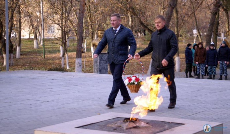 Виктор ЕЛИН и Валерий ЧИРКОВ возложили цветы к Мемориалу Славы