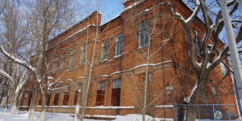 Виктор Елин обсудил с министром ремонт больничных корпусов