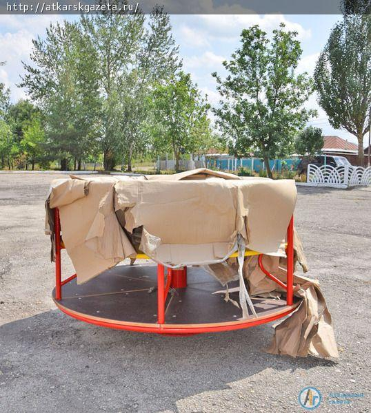 Виктор ЕЛИН оценил новое игровое оборудование для сельского детсада