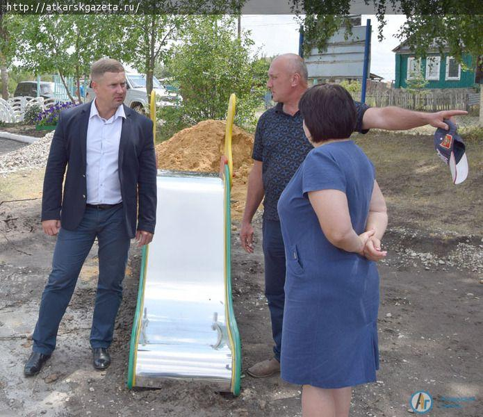 Виктор ЕЛИН оценил новое игровое оборудование для сельского детсада