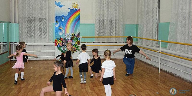Виктор Елин осмотрел обновленный актовый зал ЦДТ