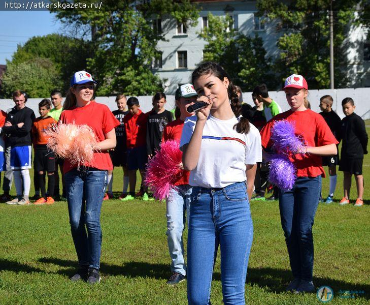 Виктор ЕЛИН открыл сезон классического футбола в Аткарске (ФОТО)