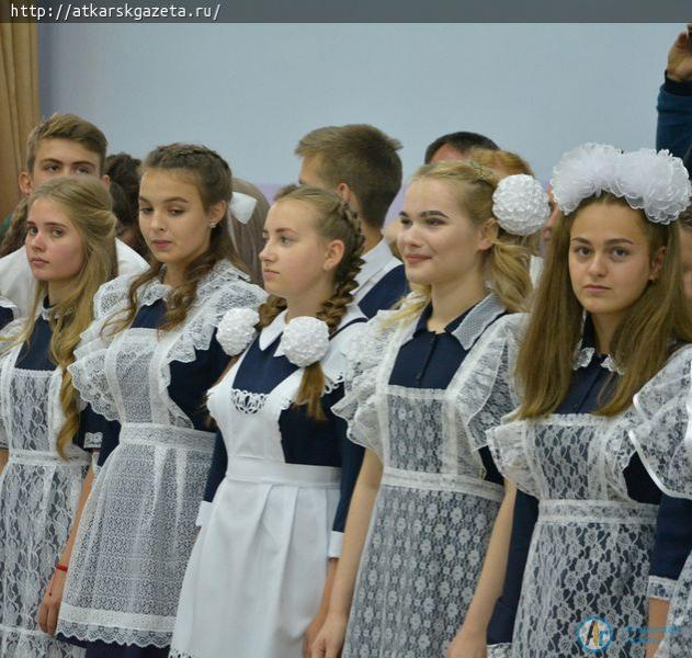 Виктор ЕЛИН побывал на праздничной линейке в школе №9 (ФОТО)