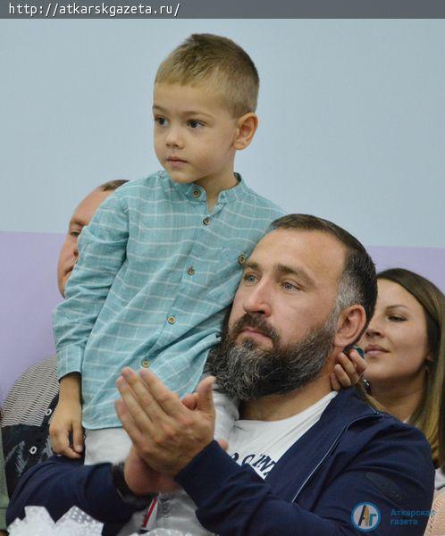 Виктор ЕЛИН побывал на праздничной линейке в школе №9 (ФОТО)