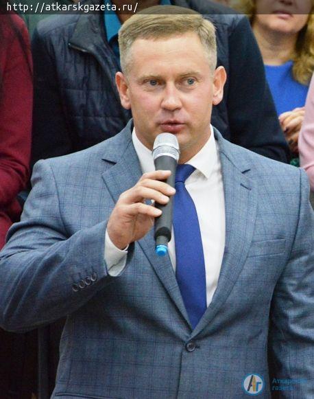 Виктор ЕЛИН побывал на праздничной линейке в школе №9 (ФОТО)