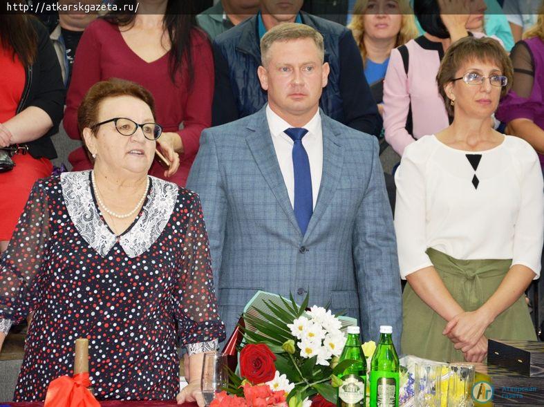 Виктор ЕЛИН побывал на праздничной линейке в школе №9 (ФОТО)