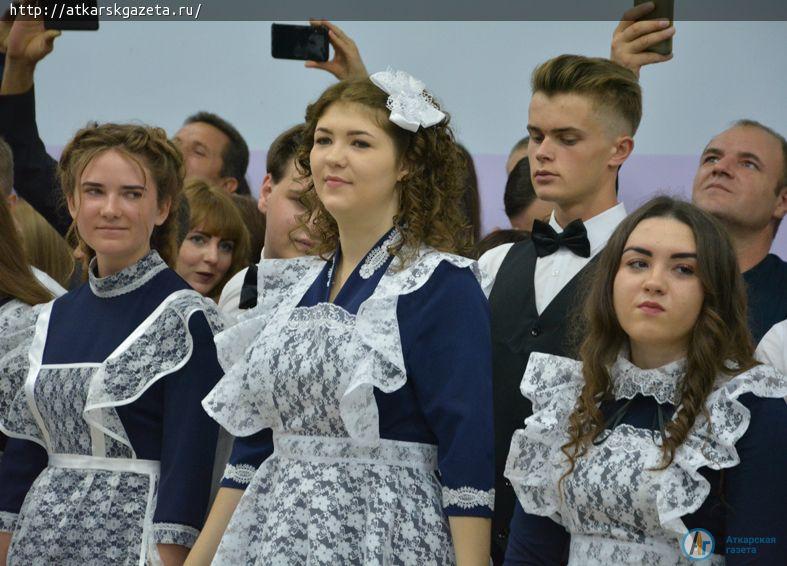 Виктор ЕЛИН побывал на праздничной линейке в школе №9 (ФОТО)