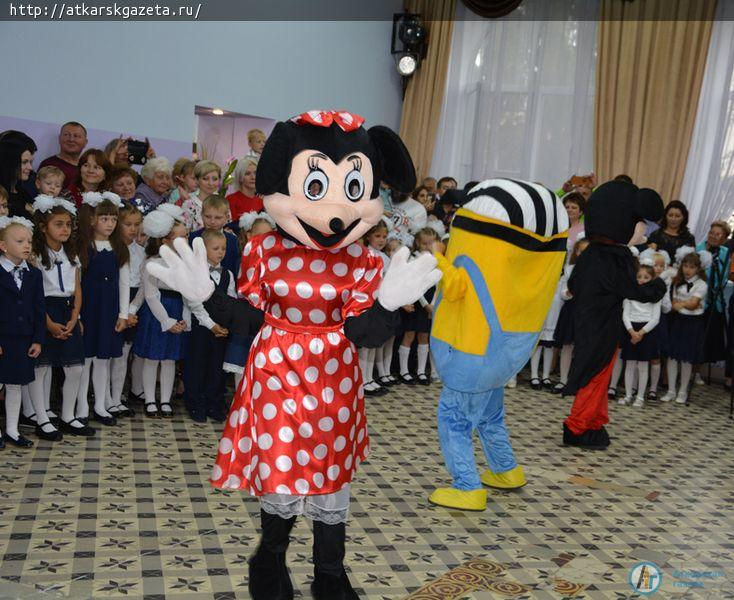 Виктор ЕЛИН побывал на праздничной линейке в школе №9 (ФОТО)