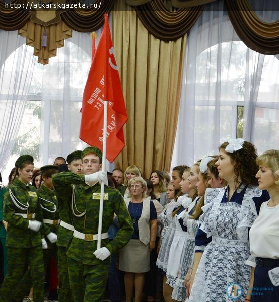 Виктор ЕЛИН побывал на праздничной линейке в школе №9 (ФОТО)