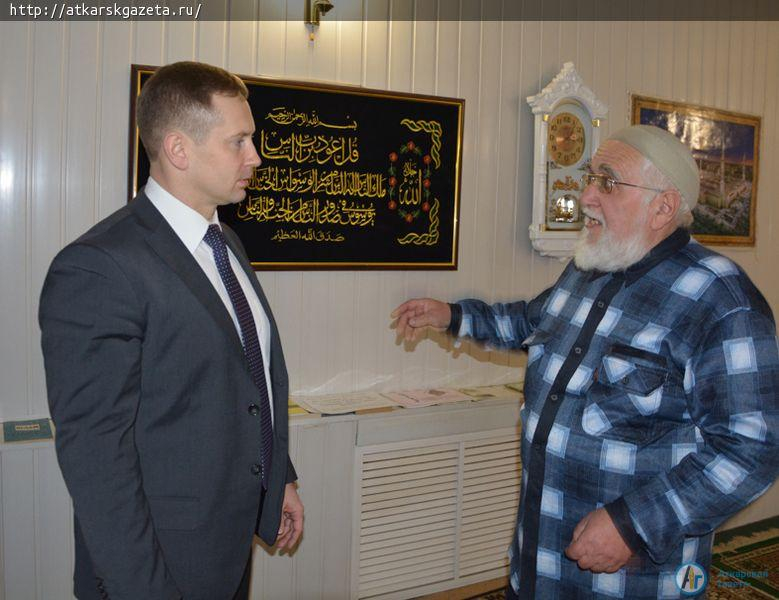 Виктор ЕЛИН посетил соборную мечеть Аткарска (ФОТО)