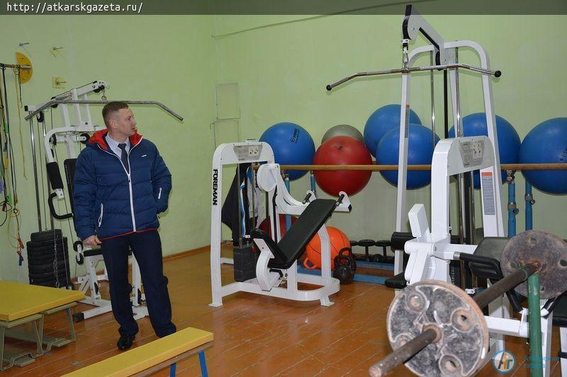 Виктор ЕЛИН проконтролировал работу объектов досуга и спорта в зимний период