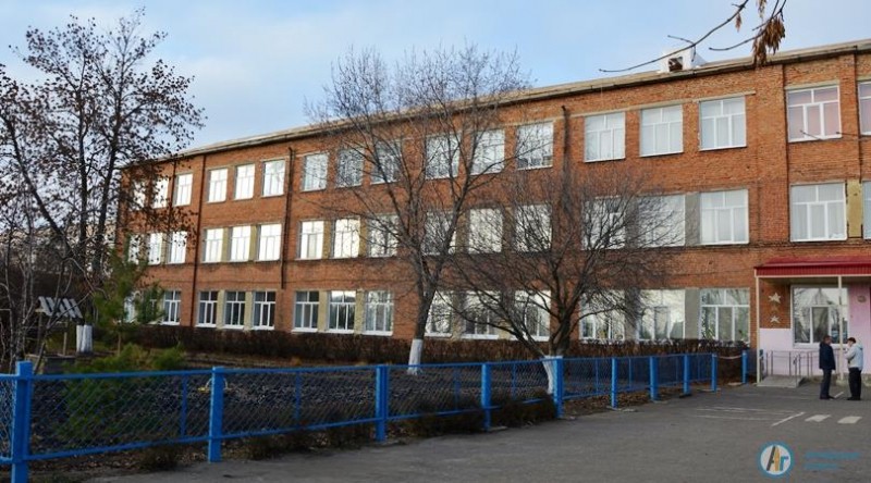 Виктор Елин проконтролировал ремонт школьных крыш