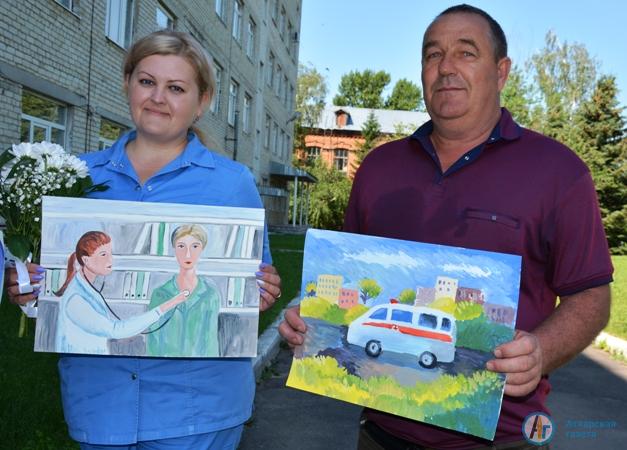 Виктор Елин вручил цветы работникам "скорой помощи"
