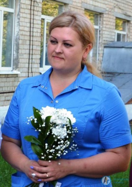 Виктор Елин вручил цветы работникам "скорой помощи"
