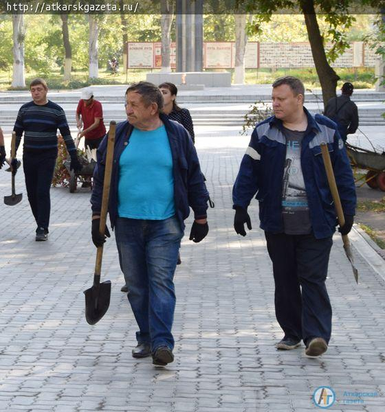 Виктор ЕЛИН заложил в городском парке уникальную дубраву