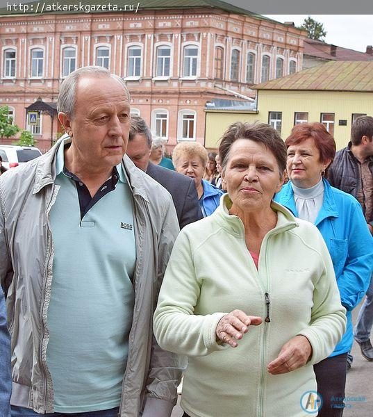 Во дворе на Советской появились губернаторские розы