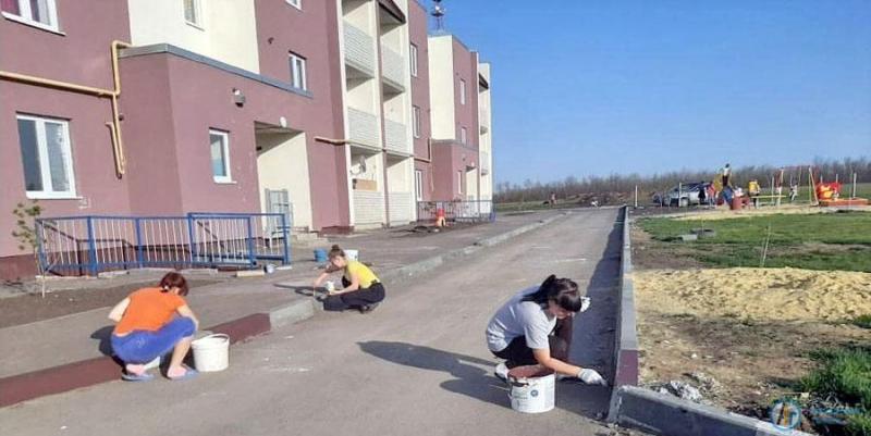 Во дворе пятиэтажки на Революционной появился декоративный пруд