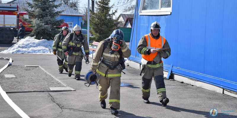 Во время учений пожарные эвакуировали спортсмена