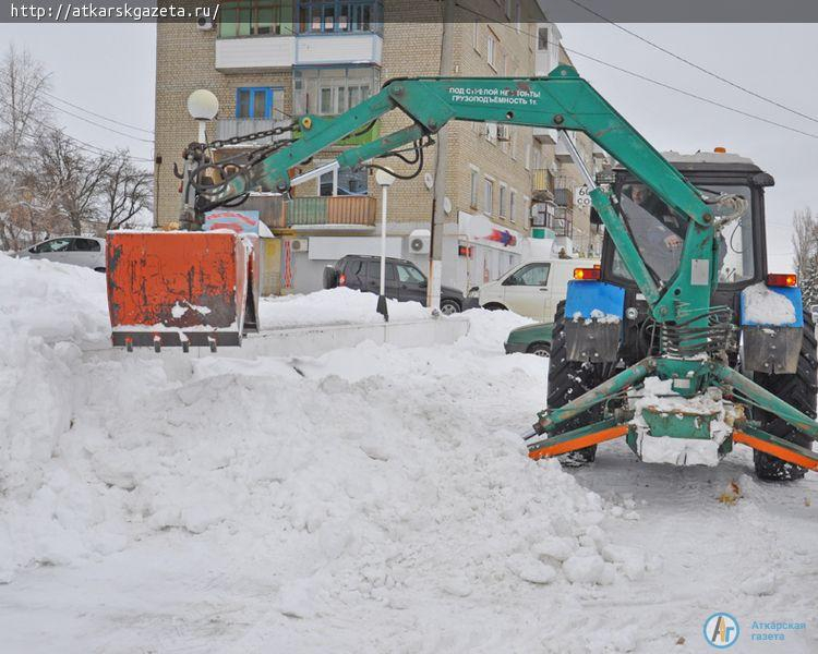 Водитель «Благоустройства» за смену очищал от снега по 300 километров улиц
