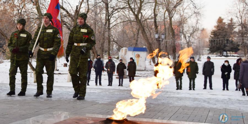 Военные и аткарские депутаты почтили память неизвестных солдат