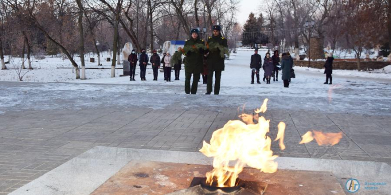 Военные и аткарские депутаты почтили память неизвестных солдат