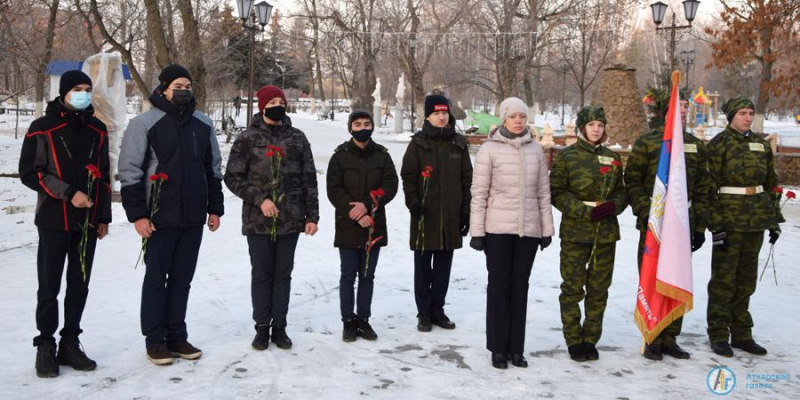 Военные и аткарские депутаты почтили память неизвестных солдат