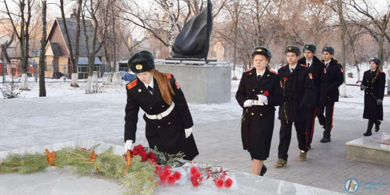 Военные и аткарские депутаты почтили память неизвестных солдат