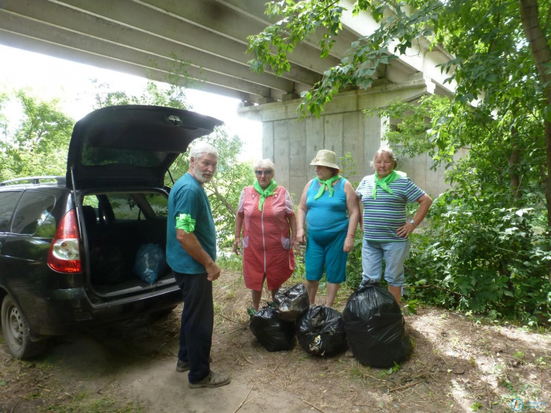 Волонтеры убрали от мусора 1,5 километра берегов Аткары
