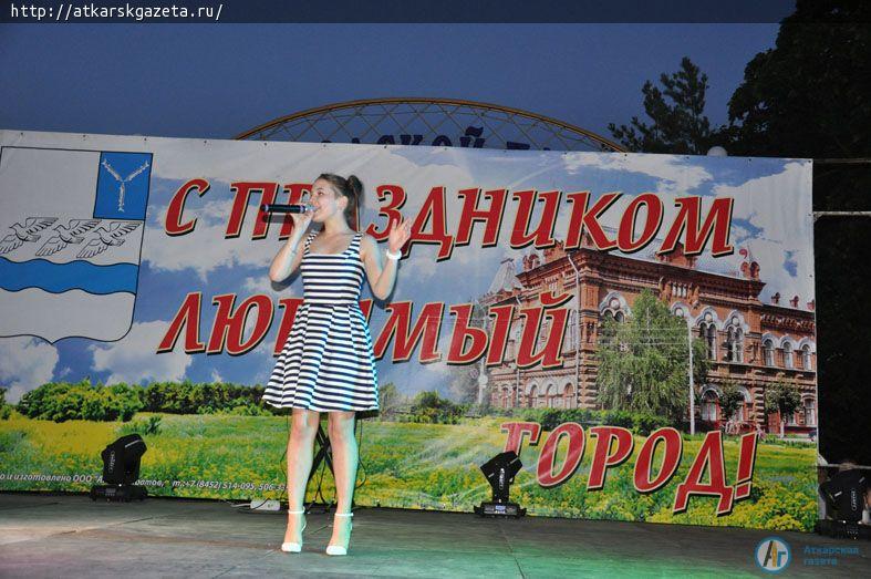 Воскресная дискотека удивила возрастом участников и порадовала музыкой