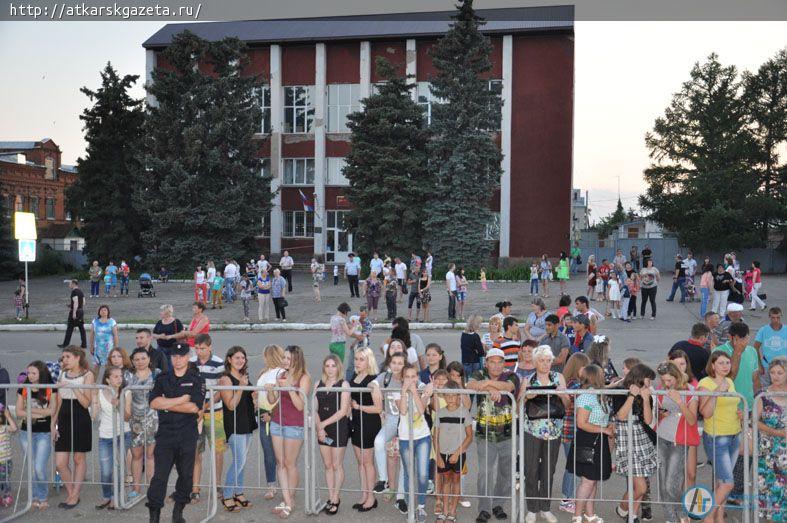 Воскресная дискотека удивила возрастом участников и порадовала музыкой