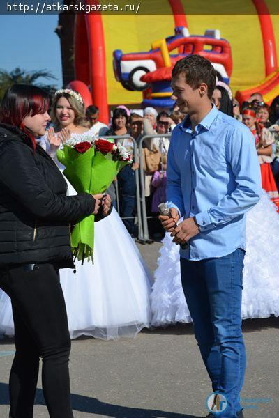 Впервые в Аткарске состоялся парад невест (Фото)